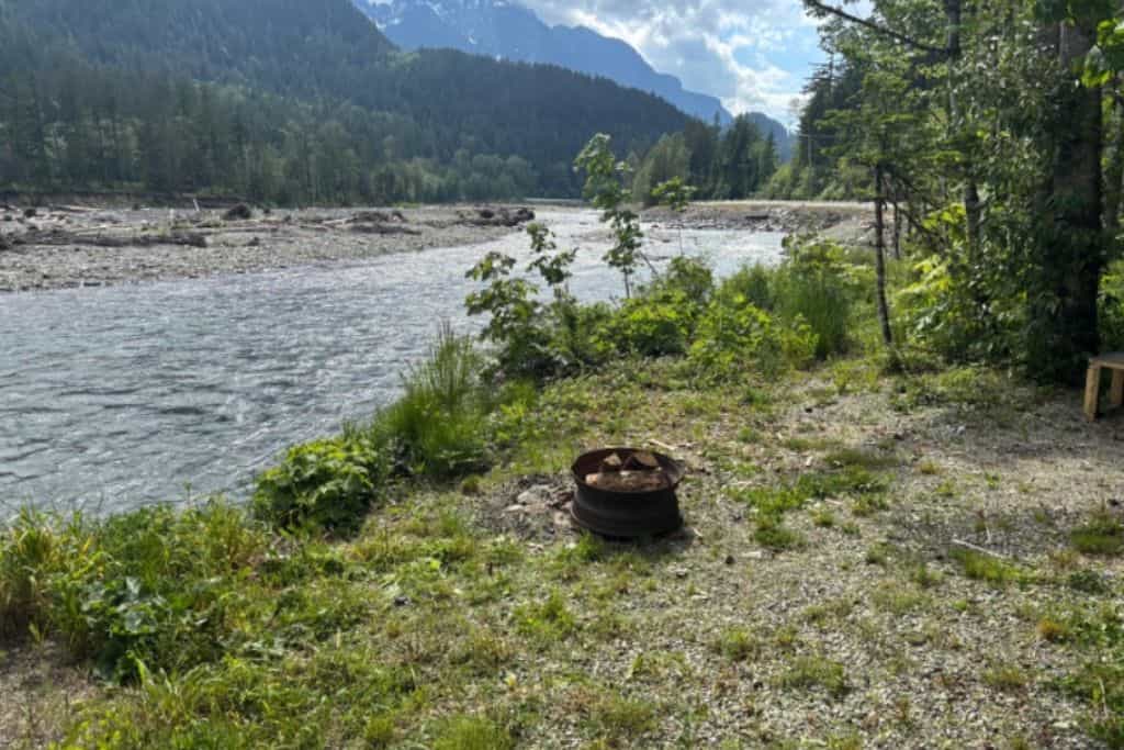 Coquihalla River Retreat on Othello Rd - Main photo