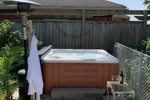 Cozy cabin w/ pool & hot tub - Photo 2