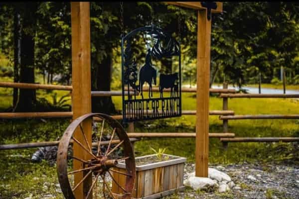 Double R Ranch - Photo 2