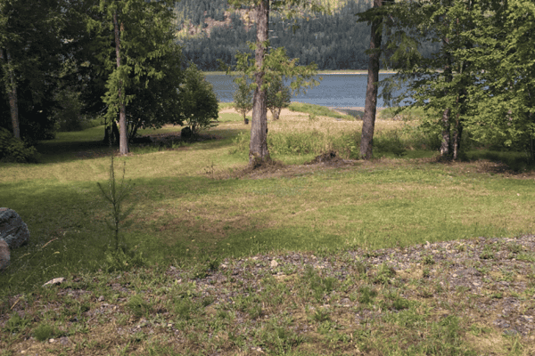 Rock island Paradise on the Arrow lake  - Photo 2